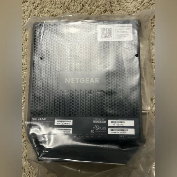 NETGEAR Nighthawk Cable Modem WiFi Router - Picture 2 of 2